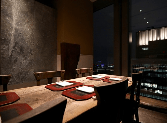 暗闇坂宮下（丸の内）